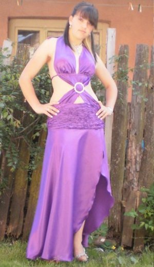 Another ghettofabulous prom dress. Source unknown.
