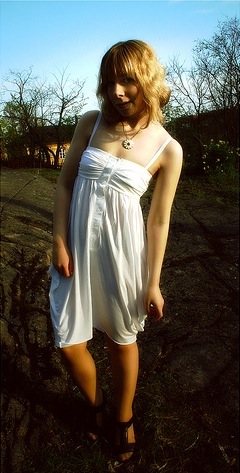 White dress. Photo by Idhren.