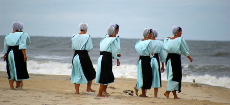 Amish women in modest swimwear at the beach. Photo by Pasteur.