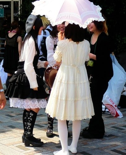 Gothic Lolita group photo by Stéfan. Attribution ShareAlike.