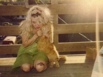 Kat Bjelland. Image from fuckyeahriotgrrrl.