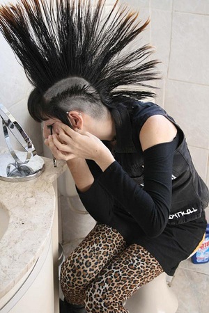 A punk girl, applying eyeliner. photo by erick hrz aguirre